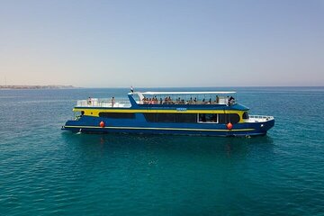 Snorkeling excursion in semi-submarine withِ transfer - Hurghada