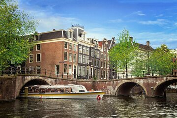 Amsterdam City Centre Cruise with Free Stroopwafel