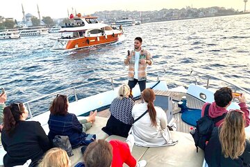 Bosphorus Guided Luxury Yacht Cruise with Live Guide (90 Minutes)