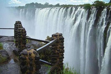 Guided Tour Of The Majestic Victoria Falls/Sunrise Tour