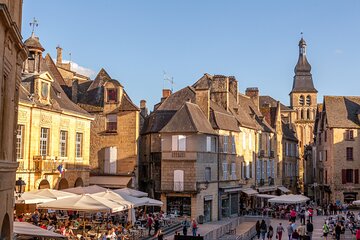 Sarlat Gourmet Tour and Market Visit