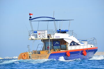 Private Boat Trip Up to 8 Pax with Lunch & Transfer from Hurghada