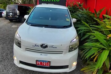 Sangster International Airport Round-Trip Transfer in Montego Bay
