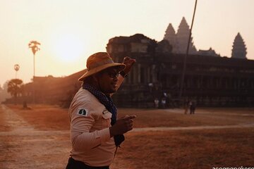 Angkor Wat Sunrise Small Group Tour with Breakfast