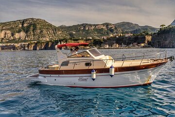 Private boat tour from Sorrento to Capri - Gozzo Sorrentino 8.50