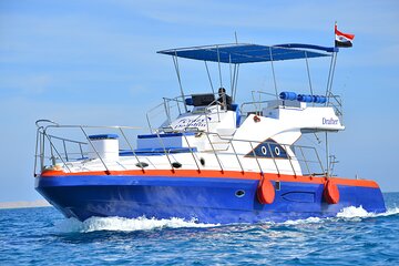 Private Luxury Boat Snorkeling Sea Trip With Lunch - Hurghada