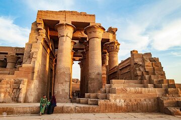 Aswan: Edfu and Kom Ombo Day Tour with Luxor Transfer