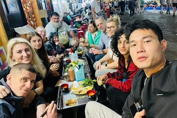 3 Hours Hanoi Walking Street Food Tour with Local Guide 