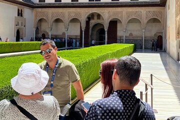 Alhambra, Nasrid Palaces, Generalife & Alcazaba Private Tour 