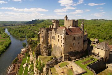 Private Tour to Beynac Castle and La Roque Gageac by EXPLOREO