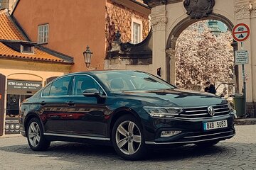 Prague to Vienna - Private Transfer by LIMOUSINE 3+1pax