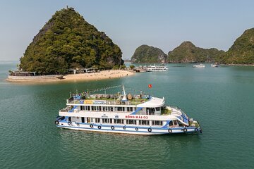 Halong Bay Full Day Tour-all included: Kayak, Titop, Swim, Lunch