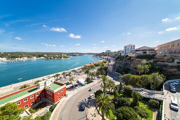 Mahon Harbour, Binibeca and Xoroi Cave Tour in Minorca