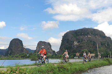 Full-Day Ninh Binh Group of 9 Guided Tour Mua Cave Tam Coc Hoa Lu