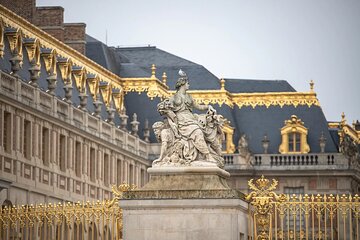 Paris Vintage Car Tour with Louvre & Versailles and CDG Transfers