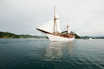 3 Days Deluxe Boat Private Cabin Sailing Trip in Komodo Island 