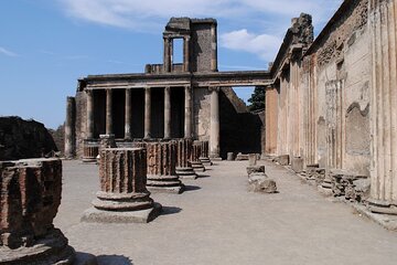 Pompeii Excavations and Mount Vesuvius Tour from Naples Port