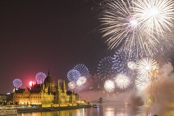 Drinks & Fireworks Cruise