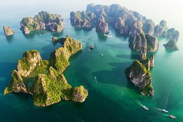 Full Day Guided Tour in Halong Bay