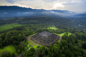 Yogyakarta, Bromo, Ijen Blue Fire, Bali-All Entrnc Included.