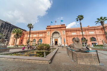 Cairo Highlights: Pyramids, Museum, and Bazaar Private Tour