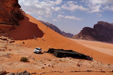  Wadi Rum Day Tour & Starlight Cave & Traditions Food