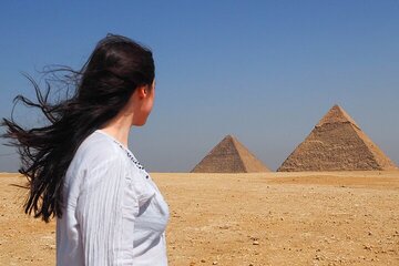 Full-Day Guided Trip to Cairo: Pyramids, Sphinx, Museum & Lunch