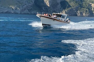 Guided boat tour of Capri from Sorrento