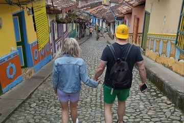 Full Day Private Tour to Guatapé and Piedra del Peñol