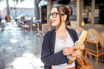 Paris Gourmet Food Tour and Louvre Museum Guided Tour in 1 Day