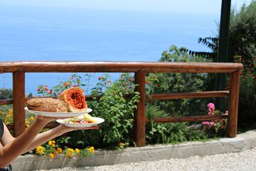 Gastronomic activity in Furore