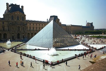 Louvre Museum Private Guided Tour with Reserved Access