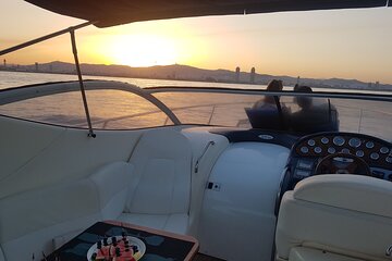 Private Yacht Tour along the Coast of Barcelona at Sunset