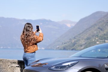 Tesla Tour of Como photographing the beauties of the lake