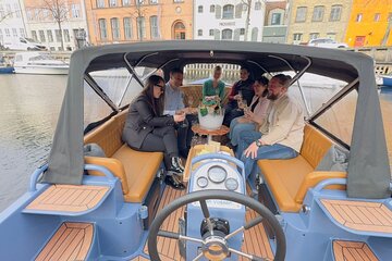 Guided Canal Tour in Copenhagen by Electric Boat