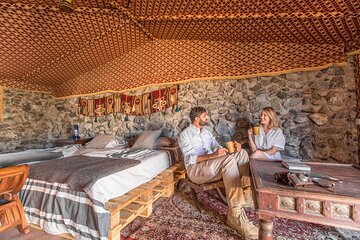 Overnight Desert Safari - Vintage Land Rovers & Traditional Activities
