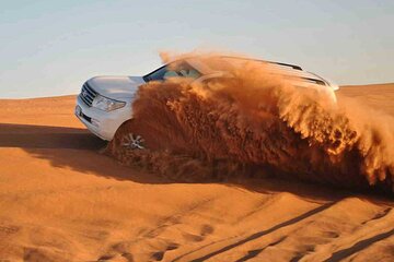 Full Day Desert Safari in Dubai with BBQ Dinner and Transfers