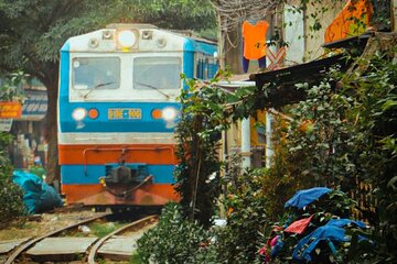 Hanoi Walking Street Food Tour with Train-Street Visit