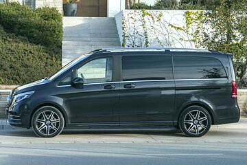 Airport Transfer: Lisbon to Lisbon Airport LIS in Luxury Van