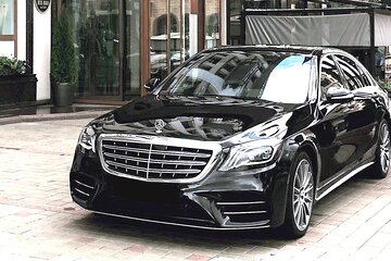 Private Transfer: Lisbon Airport LIS to Lisbon in Luxury Car