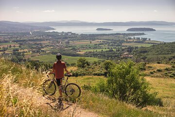 Easy guided eBike tour with photographer at Lake Trasimeno