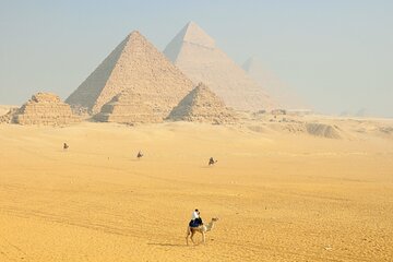 Private Tour To Giza Pyramids, Memphis and Sakkara 
