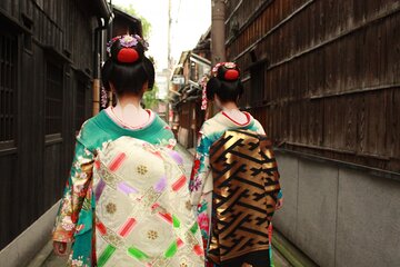 Private Kyoto Geisha Districts Walking Tour