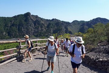 4 Hours Vesuvius Volcano Tour