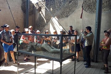 Guided Tour of Pompeii Ruins with Transfer Service