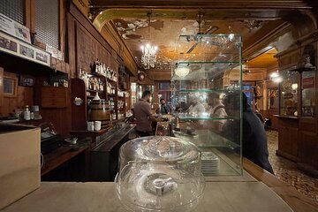  Go out like a local, pub Crawl / Tour in Raval - Barcelona