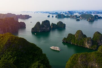 3-Day Hanoi and Halong Tour Including Overnight Cruise