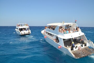 8-Hour Boat Excursion and Snorkeling in Hurghada with Lunch