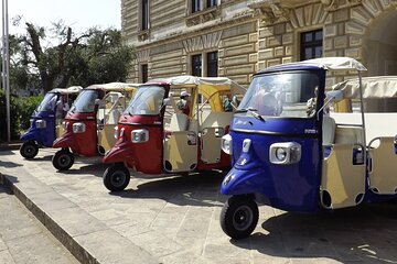 4h/half-day Lisbon Tuk Tuk Tour with a local