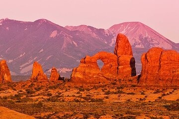 3-Hours Sunset Arches National Park Pavement Sights Tour